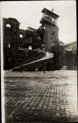 Foto Ak Ruine einer Zechenanlage, Kriegszerstörung ?