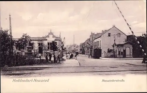 Ak Heddesdorf Neuwied am Rhein, Neuwieder Straße, Bahnübergang, Denkmal