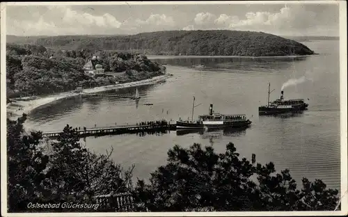 Ak Glücksburg an der Ostsee, Dampfer an der Anlegestelle