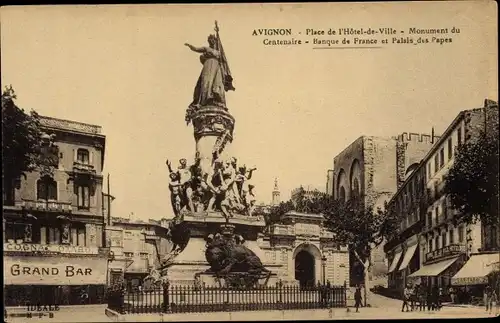 Ak Avignon Vaucluse, Place de l'Hôtel de Ville, Monument, Banque de France