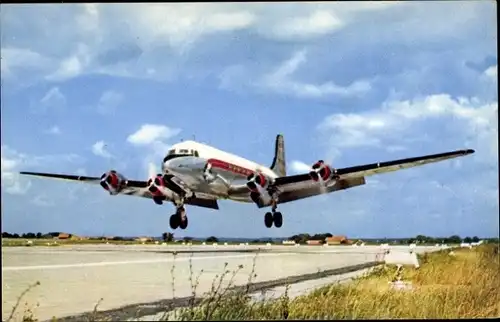 Ak Quadrimoteur Douglas DC 4, Cie Air Algérie, Passagierflugzeug, Landung