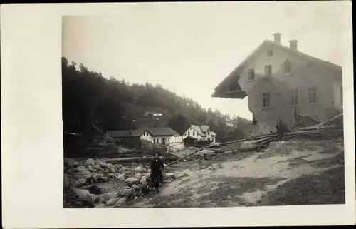 Foto Ak Oggersheim Ludwigshafen am Rhein, Hochwasser, Zerstörungen an einem Haus