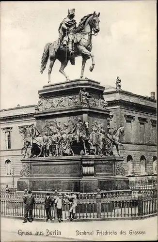 Ak Berlin, Denkmal Friedrich der Große, Besucher