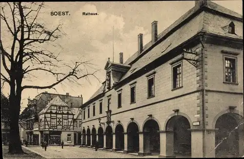 Ak Soest, Seitenblick auf das Rathaus, Arkaden,Umgebung