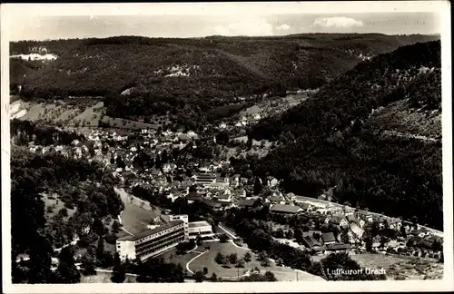 Ak Bad Urach in der Schwäbischen Alb, Gesamtansicht, Fliegeraufnahme