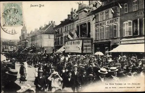 Ak Saint Dié des Vosges, La Rue Thiers le 14 Juillet