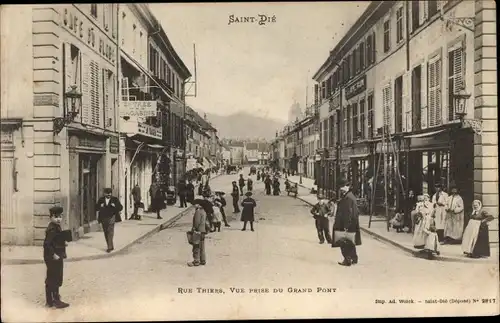 Ak Saint Dié des Vosges, Rue Thiers, vue prise du Grand Pont