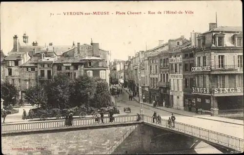 Ak Verdun Meuse, Place Chevert, Rue de l'Hotel de Ville