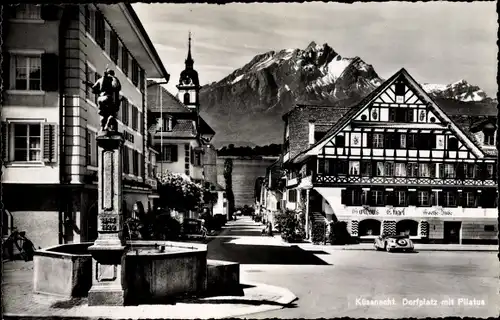 Ak Küssnacht Kanton Schwyz, Dorfplatz, Gasthaus, Brunnen, Pilatus