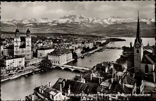 Ak Zürich Stadt Schweiz, Panorama mit Großmünster, Fraumünster, Alpen