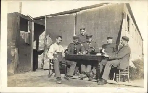 Foto Ak Deutsche Soldaten in Uniform beim Kartenspiel