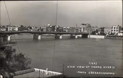 Foto Ak Bagdad Irak, Tigris, Blick auf den Ort, Brücke