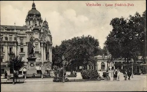 Ak Wiesbaden, Partie auf dem Kaiser Friedrich Platz