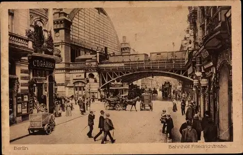 Ak Berlin Mitte, Bahnhof Friedrichstraße, Straßenverkehr