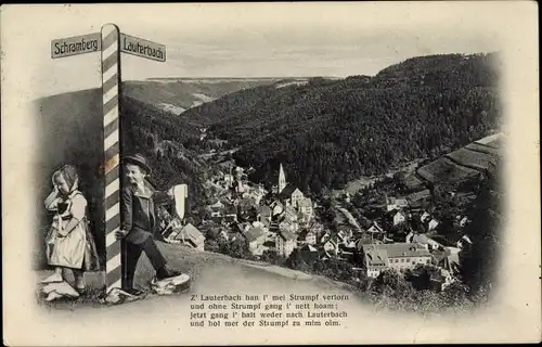 Ak Lauterbach Schwarzwald, Blick auf die Stadt vom Berg aus, Wegweiser