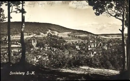 Ak Sonneberg in Thüringen, Durchblick zum Ort