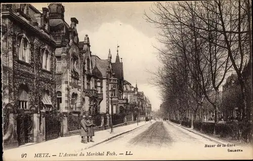 Ak Metz Moselle, L'Avenue du Marechal Foch