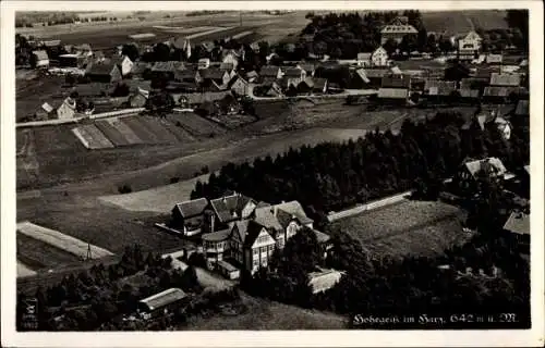 Ak Hohegeiß Braunlage im Oberharz,, Totalansicht der Ortschaft, Fliegeraufnahme