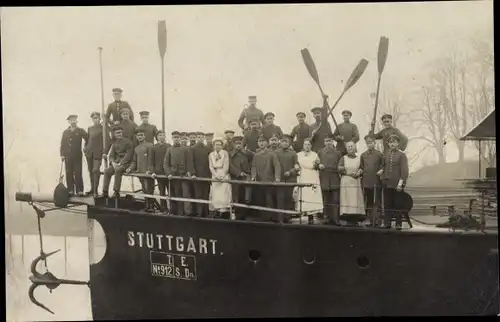 Foto Ak Deutsche Soldaten in Uniformen, Dampfer Stuttgart, Seeleute