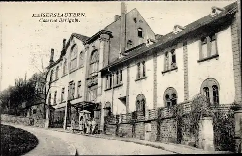 Ak Kaiserslautern in Rheinland Pfalz, Kaserne Derigoin, französische Soldaten