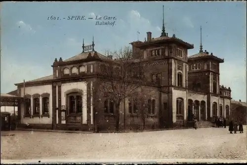 Ak Speyer, Spire, La Gare, Blick auf den Bahnhof, Vorplatz