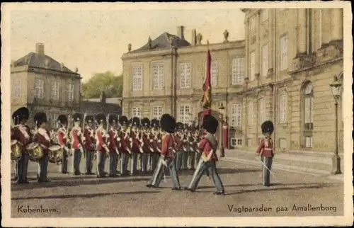 Ak København Kopenhagen Dänemark, Vagtparaden paa Amalienborg