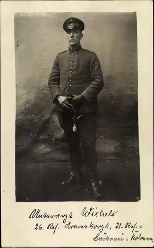 Foto Ak Soldat in Uniform, Portrait, Unterarzt Wichels, 26. Res. Armeekorps, 31. Res. Bäckerei Kol.