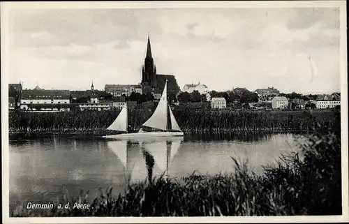 Ak Demmin in Vorpommern, Segelboot auf der Peene, Panorama, Kirche