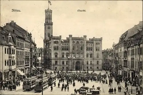 Ak Zittau in Sachsen,  Marktplatz, Rathaus, Straßenbahnen, Menschenansammlung