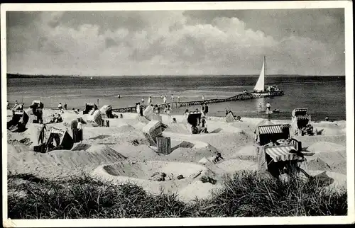 Ak Scharbeutz in Ostholstein, Strand, Strandkörbe, Segelboot