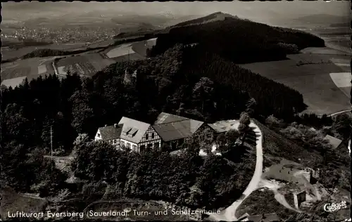 Ak Eversberg Meschede im Sauerland, Turn- und Schützenhalle