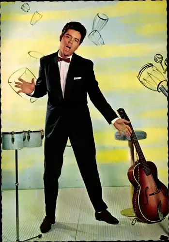 Ak Sänger Cliff Richard, Portrait mit Gitarre