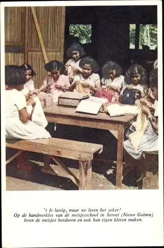 Ak Papua Neuguinea, Nähende Mädchen in der Schule