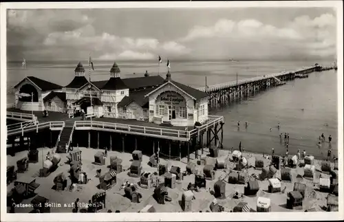 Ak Sellin Rügen, Strandkörbe, Seebrücke, Meer, Treppe