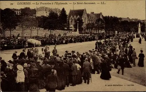 Ak Lourdes Hautes Pyrénées, La Procession a l'Esplanade, Le Saint Sacrement