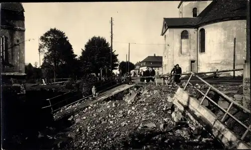 Foto Ak Dolní Podluží Niedergrund Reg. Aussig, Kriegszerstörungen an einer Kirche, II WK