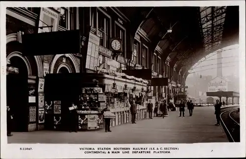 Ak London City, Victoria Station, Southern Railway, Continental and Main Line departure platform