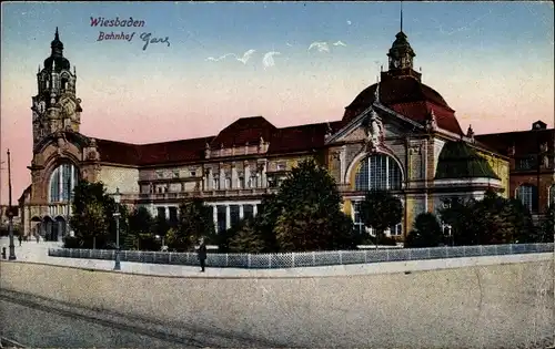 Ak Wiesbaden in Hessen, Bahnhof, Platzansicht