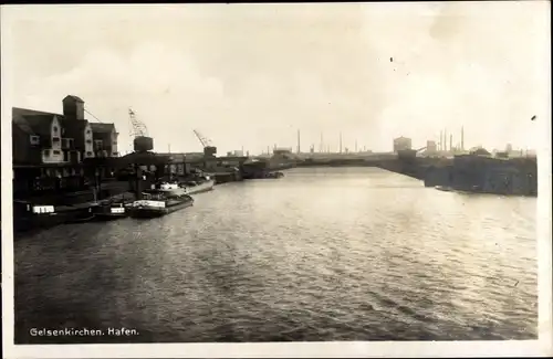 Ak Gelsenkirchen im Ruhrgebiet, Hafen, Lagerhäuser, Frachtschiffe