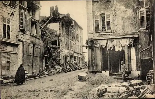 Ak Pont à Mousson Mussenbrück Lothringen Meurthe et Moselle, Rue du Pont, zerstörte Häuser