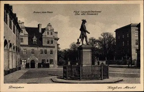 Ak Dessau, Blick auf das Anne Liese Haus, Denkmal Fürst Leopold, Markt