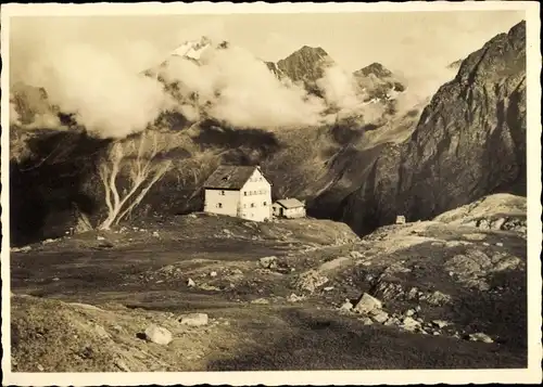 Ak Neue Regensburger Hütte mit Habicht, Glätterspitze und Glücksgrat