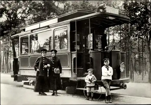 Ak Triebwagen 11 an der Endstelle Südfriedhof, 75 Jahre Cottbuser Straßenbahn, 1908, Schaffnerinnen
