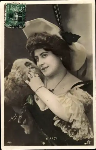 Ak D'Arcy, Schauspielerin?, Portrait