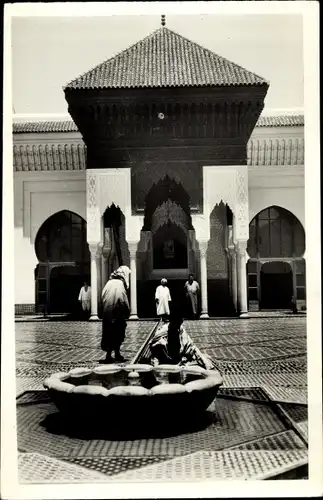 Ak Casablanca Marokko, die neue Moschee, Innenhof, Brunnen