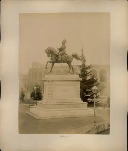 Foto um 1880, Verona Veneto, Reiterstandbild Vittorio Emmanuele II, Arena di Verona