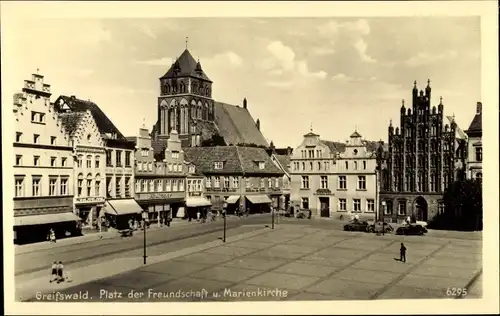 Ak Hansestadt Greifswald, Platz der Freundschaft und Marienkirche