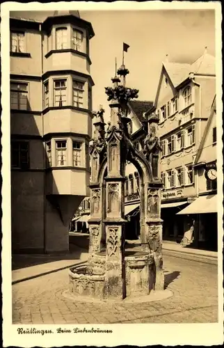 Ak Reutlingen in Württemberg, Lindenbrunnen