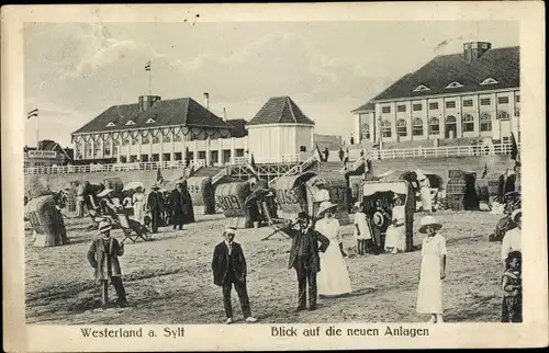 Ak Westerland Sylt, elegante Gesellschaft am Strand