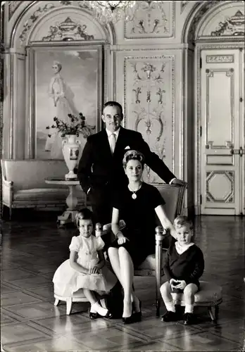 Ak Grace Kelly, Prinzessin Grace von Monaco, Rainier III, Albert, Caroline, Portrait
